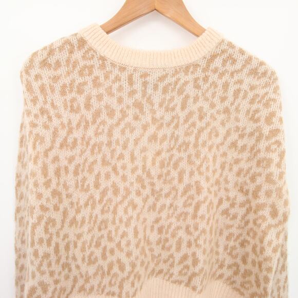 Jessica Simpson Sweater Beige Leopard Print Animal Pattern Pullover Crewneck XS - Picture 2 of 8